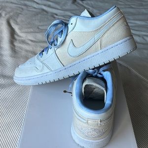 Wmns Air Jordan 1 Low SE Size 10.5
